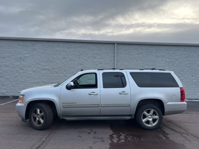 Used 2013 Chevrolet Suburban 1500 LT 4D Sport Utility – 1GNSKJE76DR359957