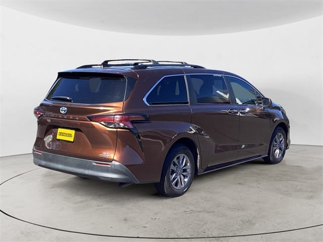 Used 2022 Toyota Sienna XLE 4D Passenger Van – 5TDYRKEC8NS122794 full