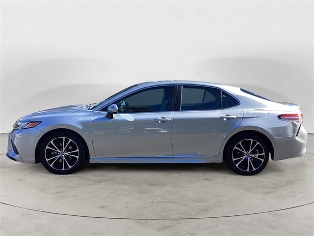Used 2018 Toyota Camry SE 4D Sedan – 4T1B11HK3JU023344