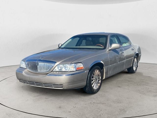 Used 2003 Lincoln Town Car Signature 4D Sedan – 1LNHM82W83Y661610