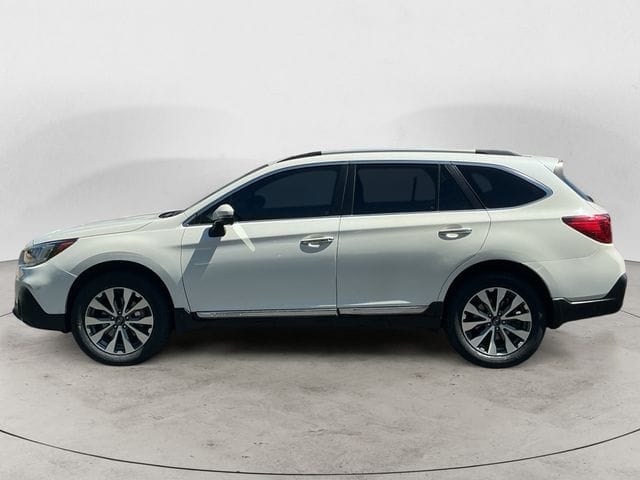 Used 2018 Subaru Outback 2.5i 4D Sport Utility – 4S4BSATC2J3395907