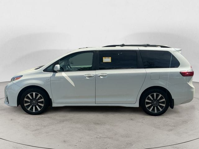 Used 2018 Toyota Sienna XLE 4D Passenger Van – 5TDDZ3DC0JS206690
